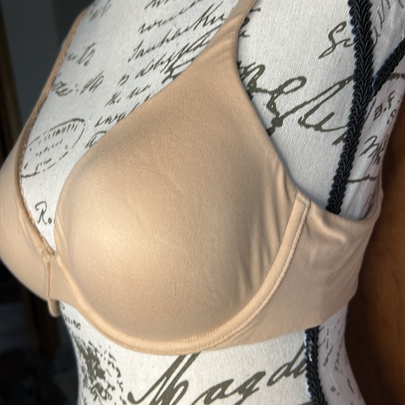 Victoria’s Secret lined bra - Picture 3 of 8